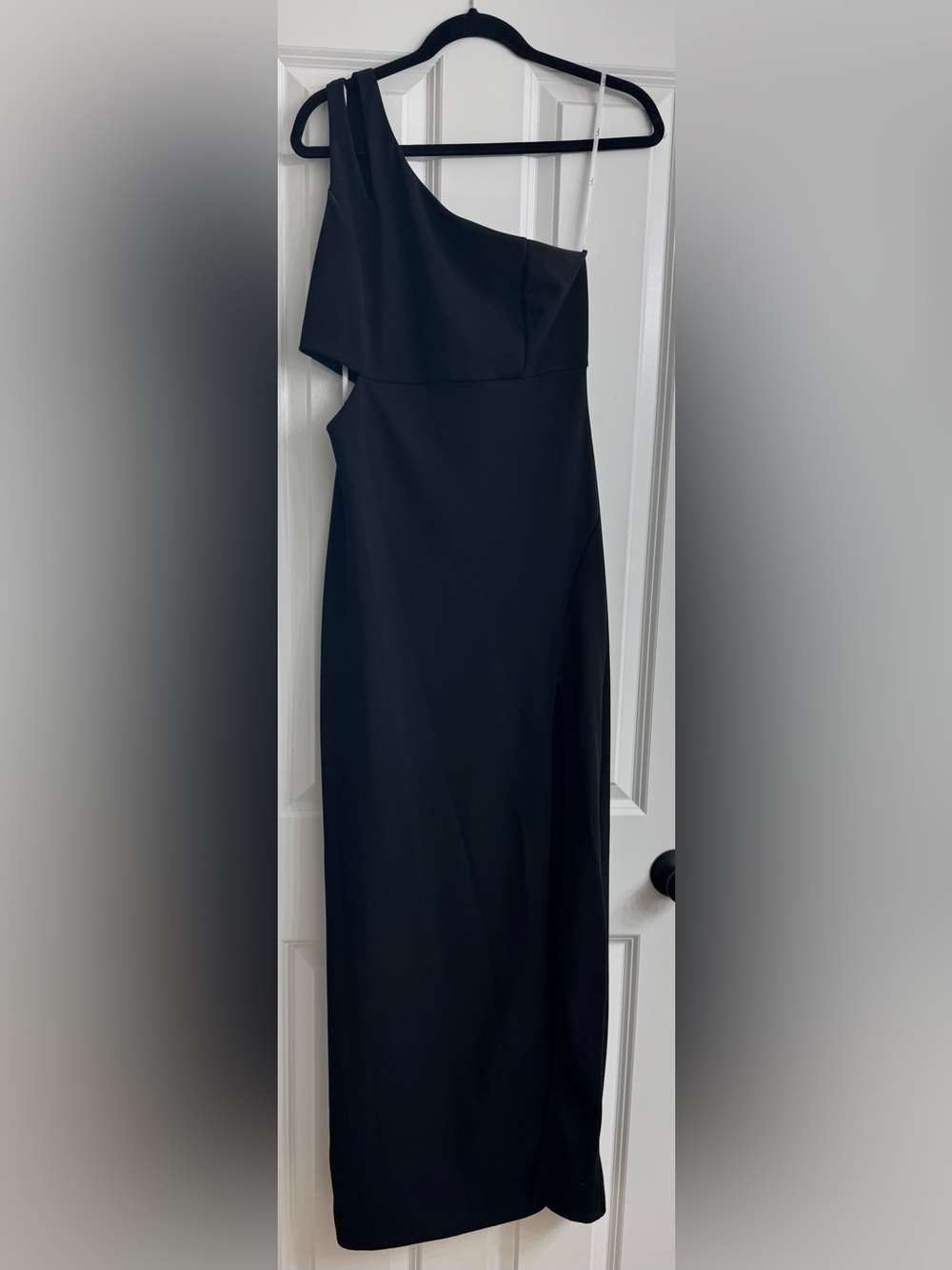 Lulu's Black One-Shoulder Maxi Dress
